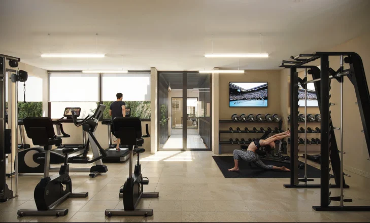 zeleni_cam04_gym_post